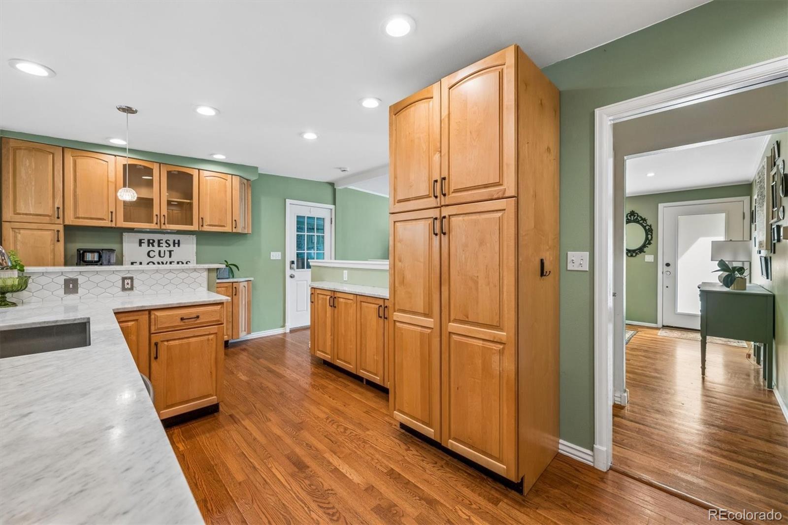 MLS Image #10 for 6523 s datura street,littleton, Colorado