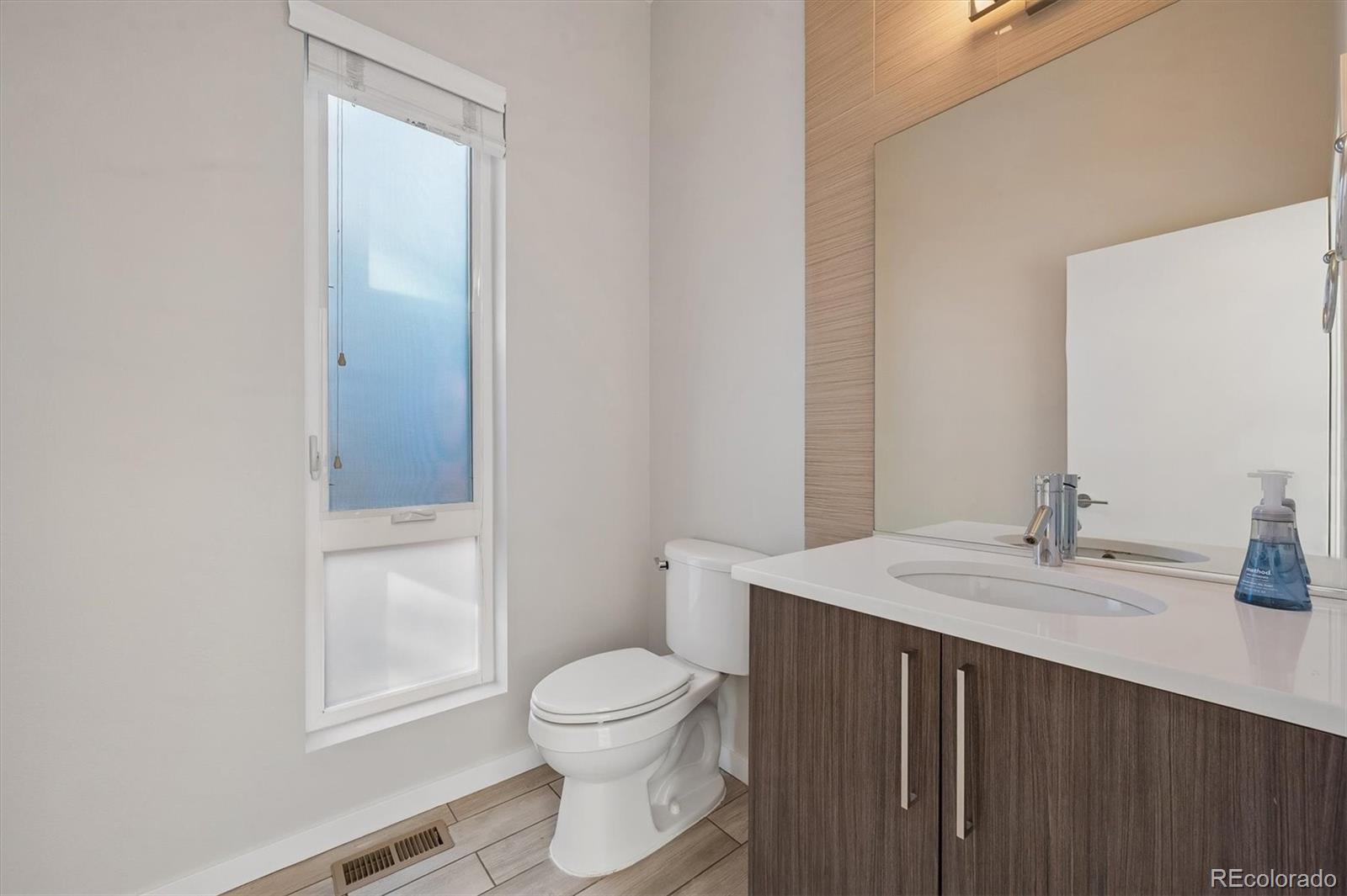 MLS Image #16 for 3215 s dahlia street,denver, Colorado