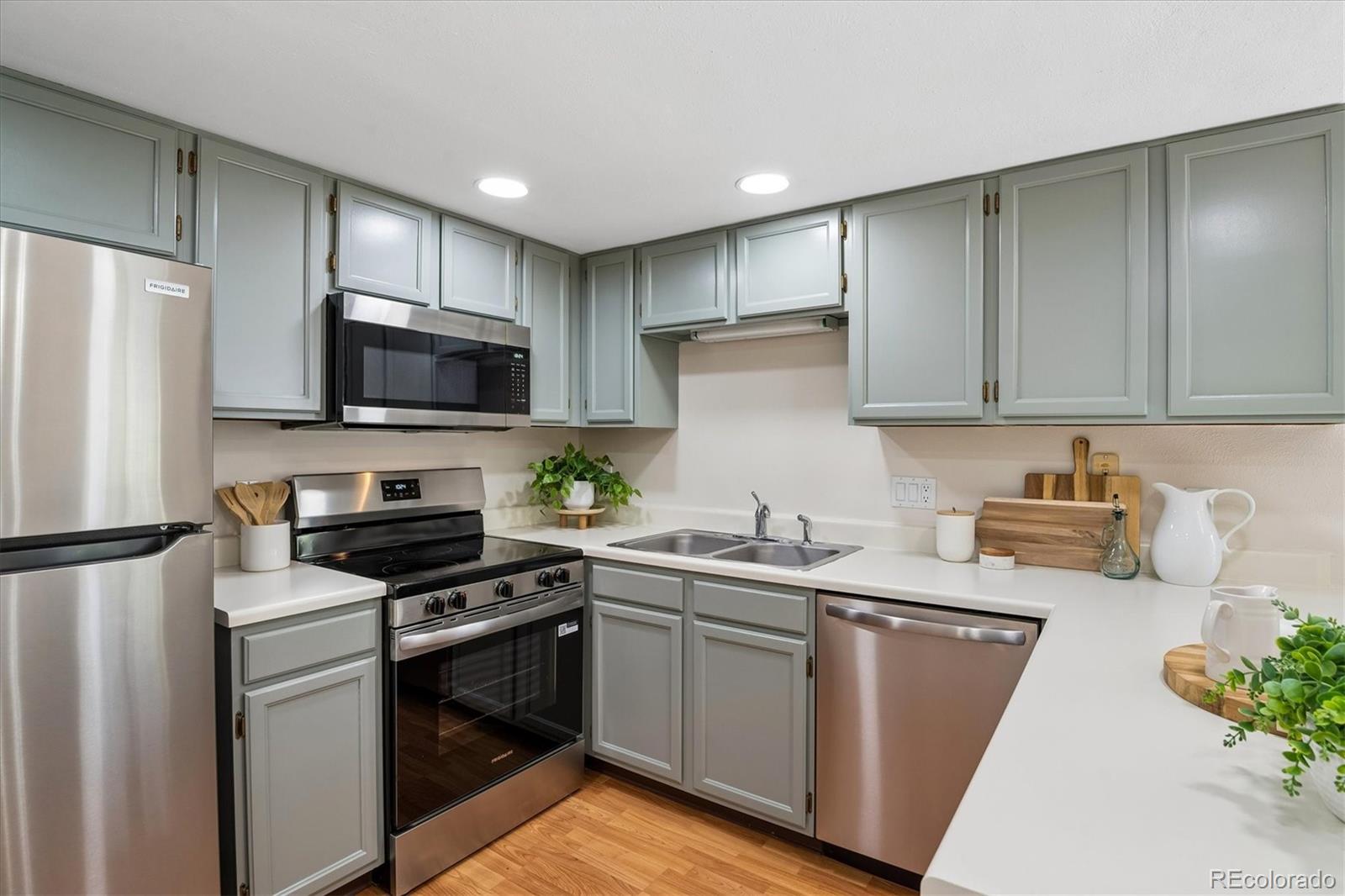 MLS Image #10 for 8425  everett way c,arvada, Colorado