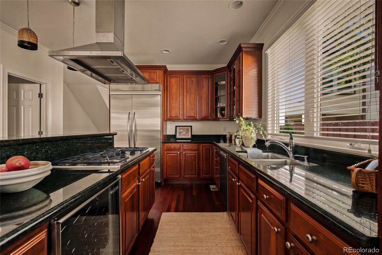 MLS Image #14 for 540  steele street,denver, Colorado