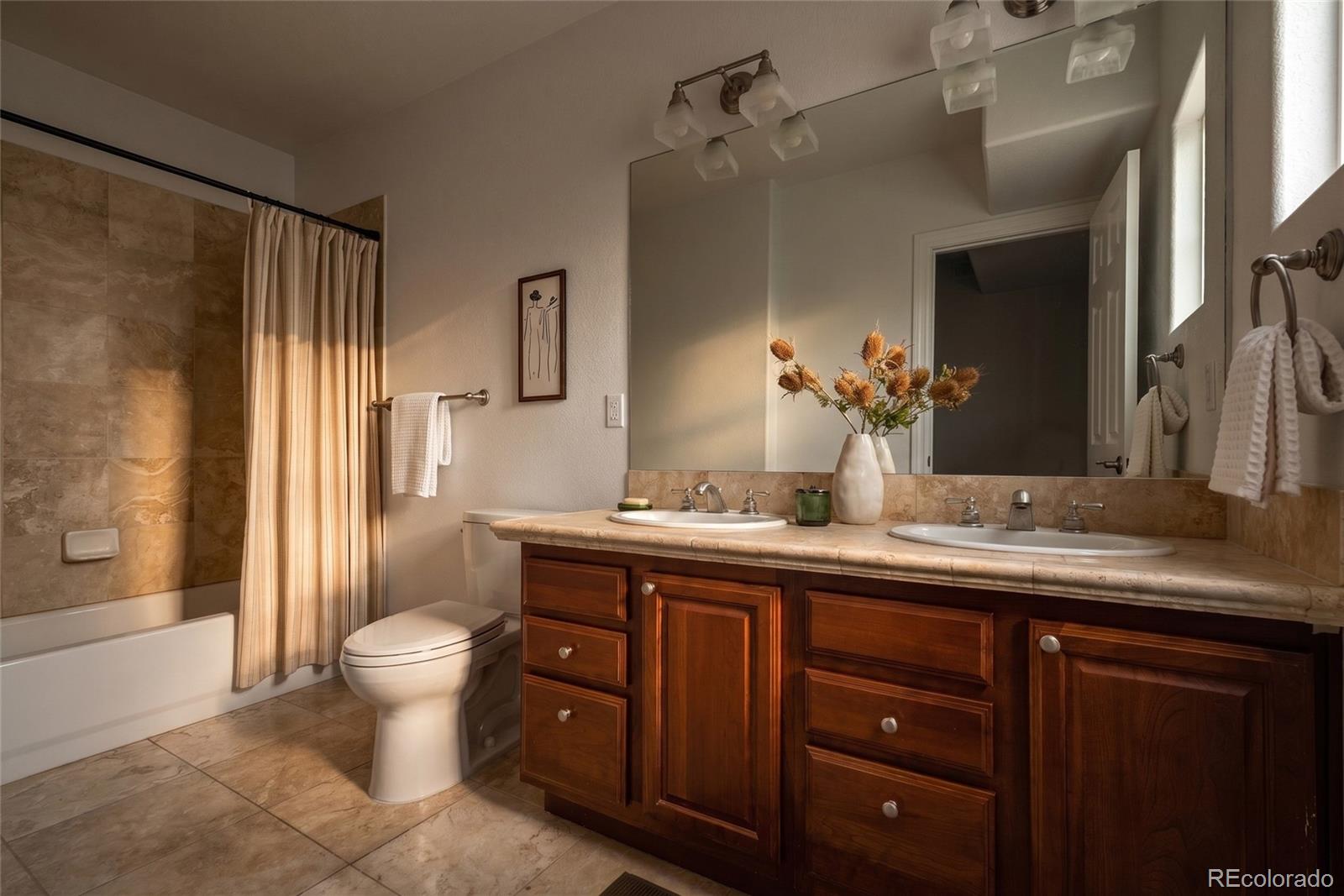 MLS Image #39 for 540  steele street,denver, Colorado
