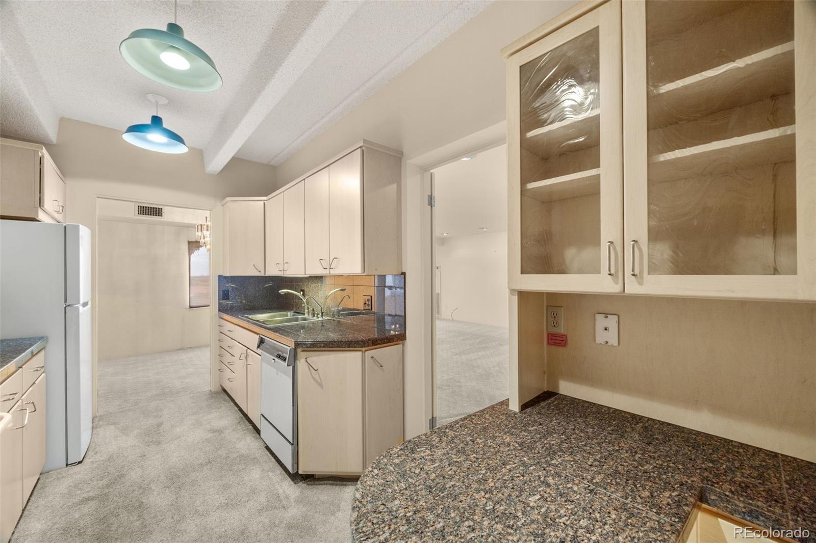 MLS Image #6 for 7865 e mississippi avenue,denver, Colorado