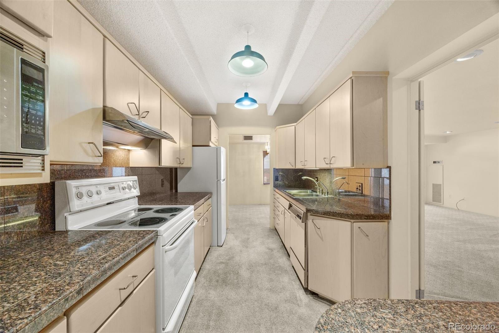 MLS Image #7 for 7865 e mississippi avenue,denver, Colorado