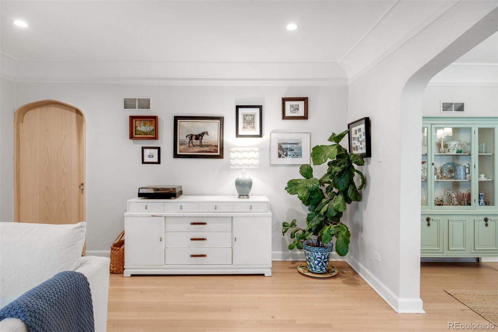 MLS Image #10 for 1130 n monaco parkway,denver, Colorado