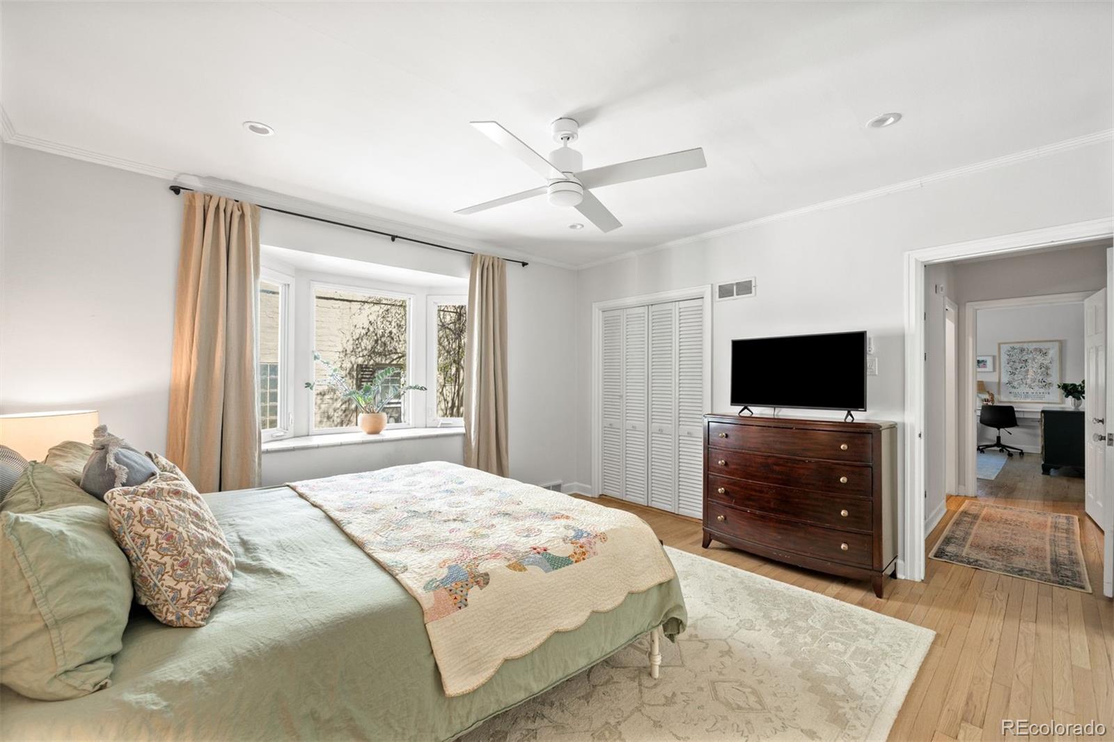 MLS Image #14 for 1130 n monaco parkway,denver, Colorado