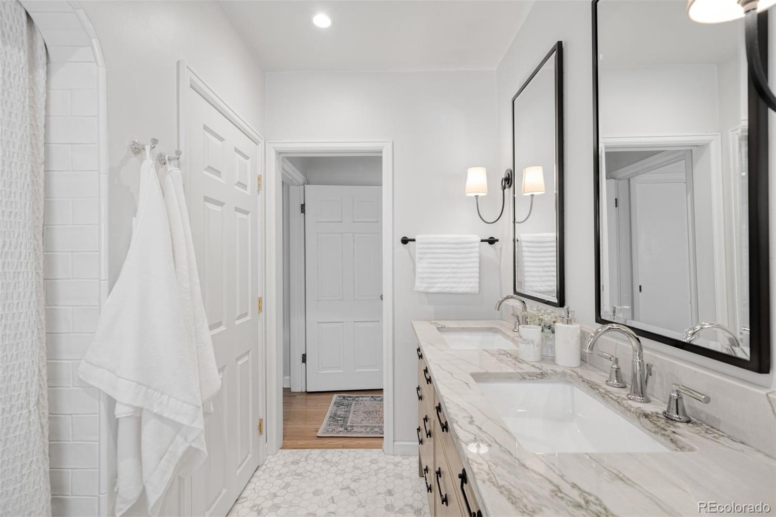 MLS Image #16 for 1130 n monaco parkway,denver, Colorado