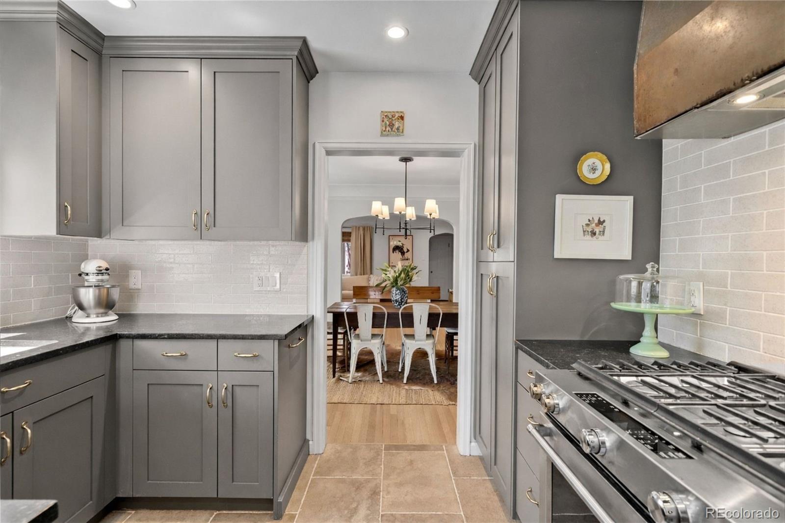 MLS Image #7 for 1130 n monaco parkway,denver, Colorado