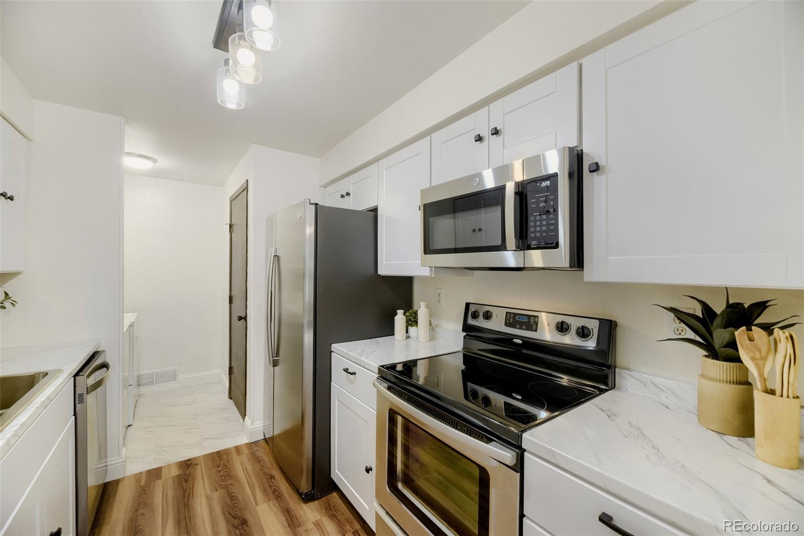MLS Image #9 for 81  newark street,aurora, Colorado