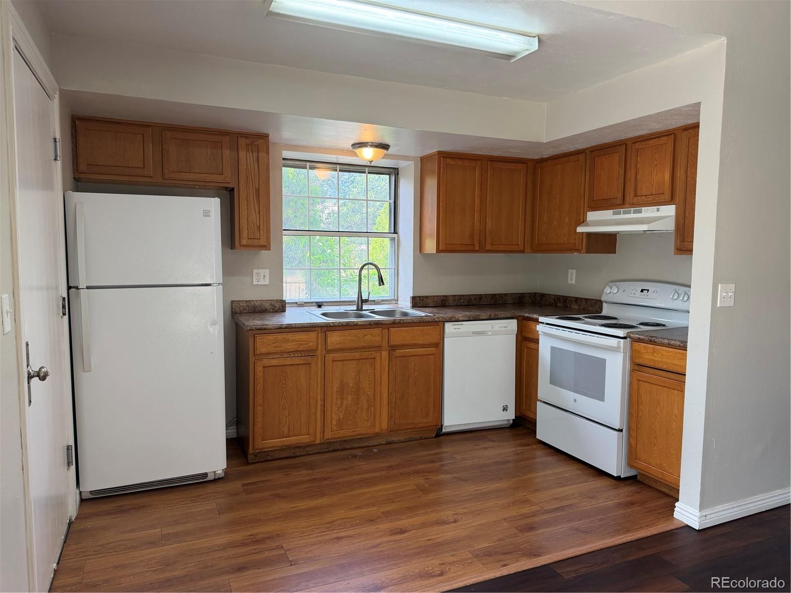 MLS Image #13 for 4680  crown boulevard,denver, Colorado
