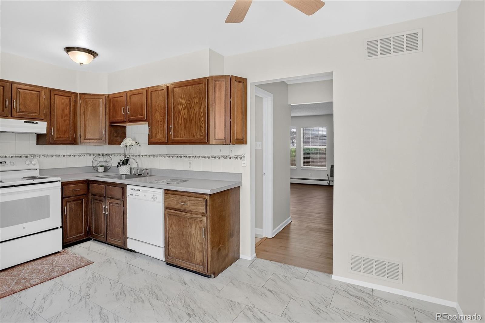 MLS Image #14 for 956 s iola street,aurora, Colorado