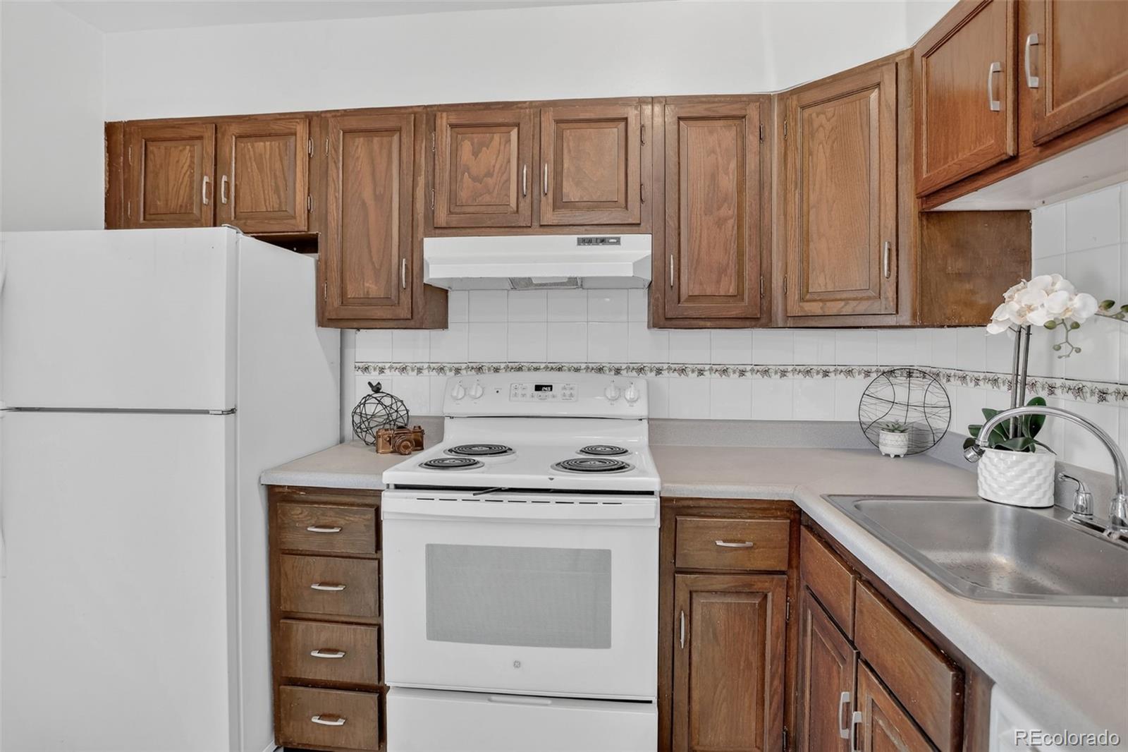 MLS Image #16 for 956 s iola street,aurora, Colorado