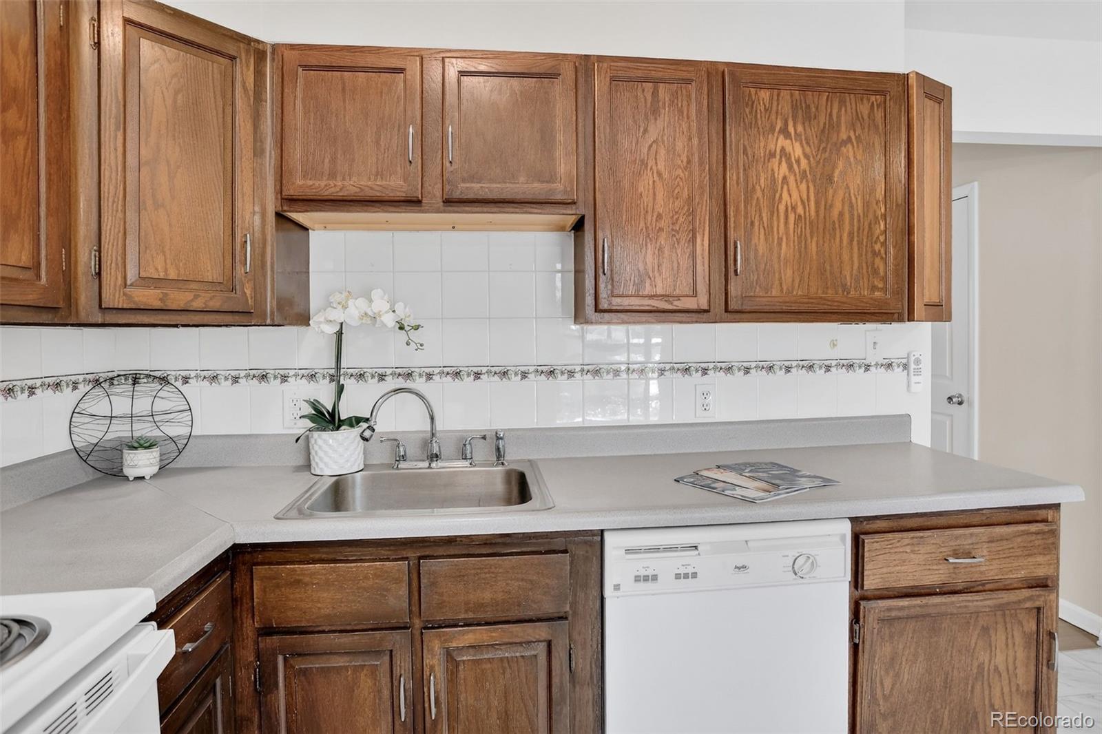 MLS Image #18 for 956 s iola street,aurora, Colorado