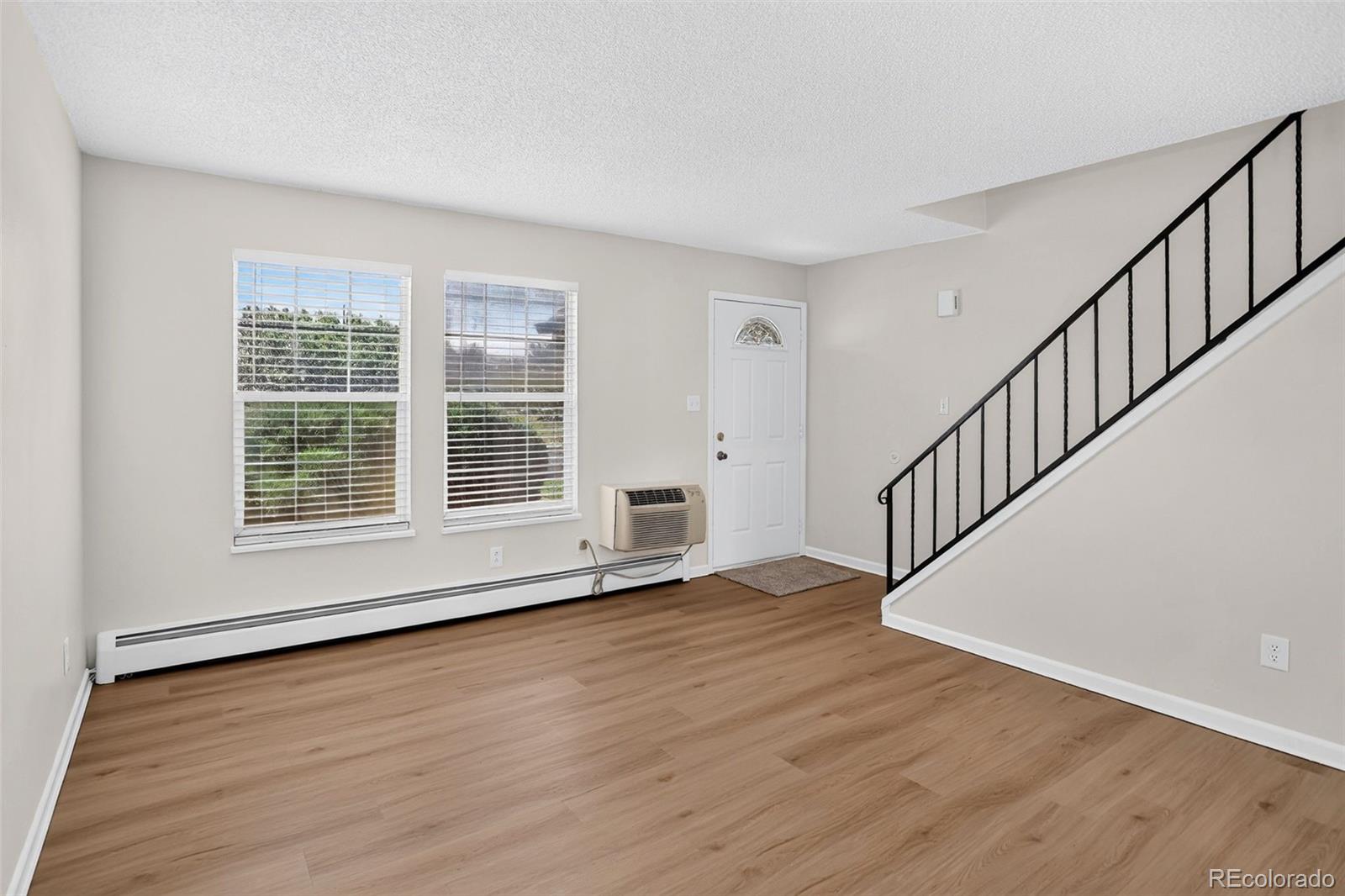 MLS Image #2 for 956 s iola street,aurora, Colorado