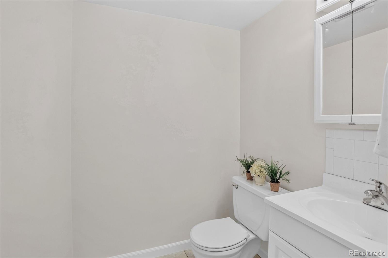 MLS Image #5 for 956 s iola street,aurora, Colorado
