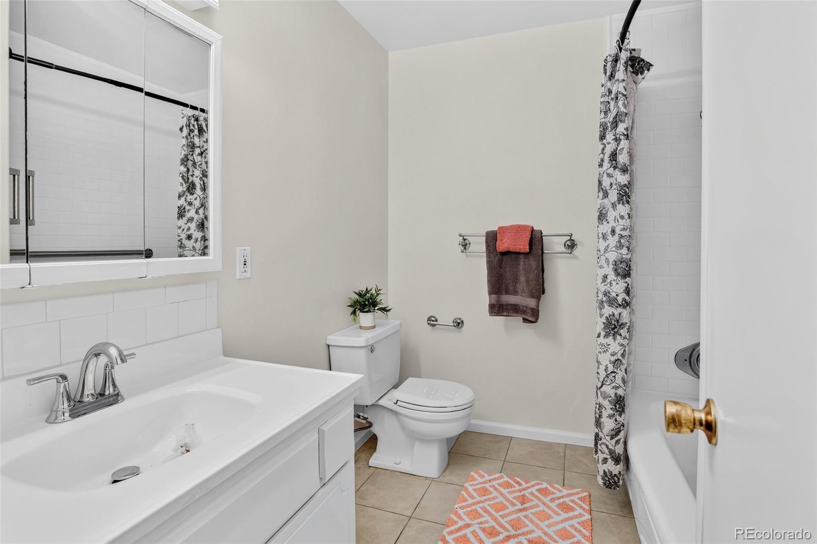 MLS Image #9 for 956 s iola street,aurora, Colorado