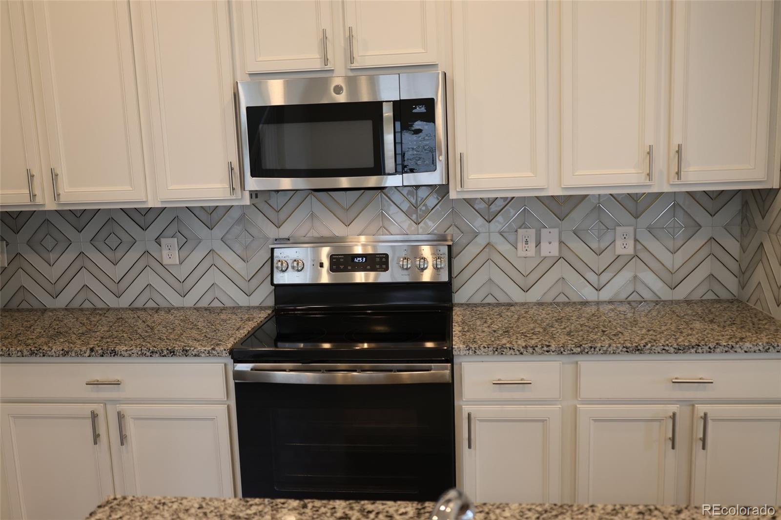 MLS Image #10 for 6517 n cathay street,denver, Colorado