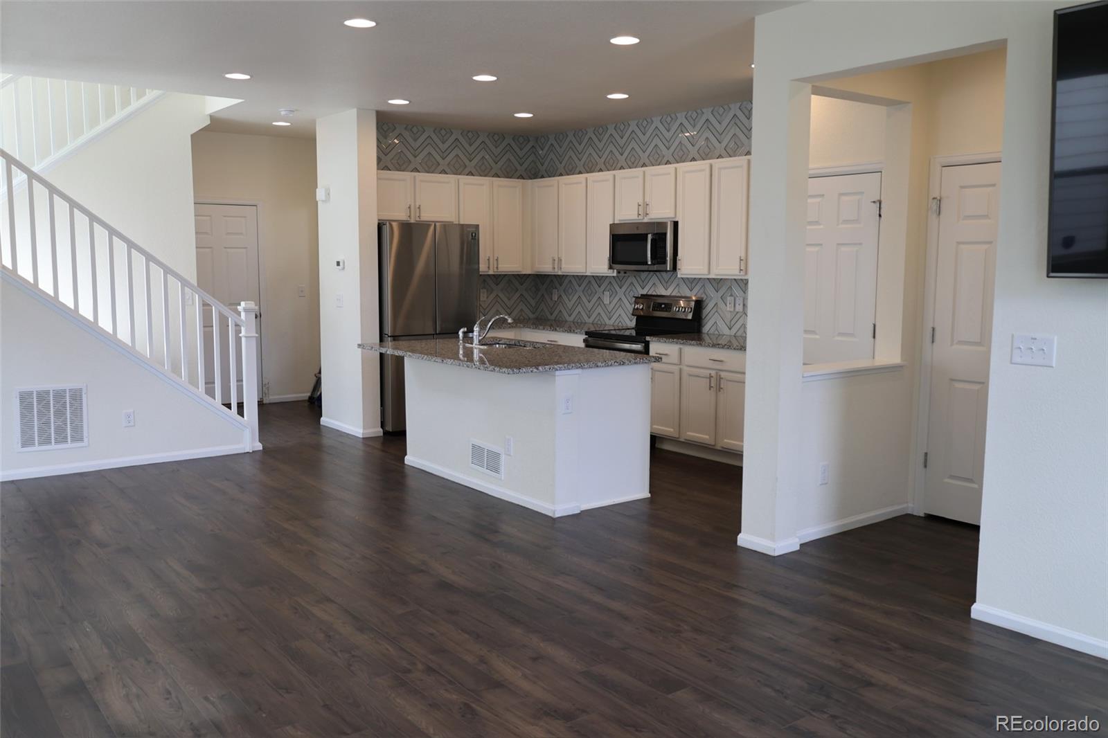 MLS Image #6 for 6517 n cathay street,denver, Colorado