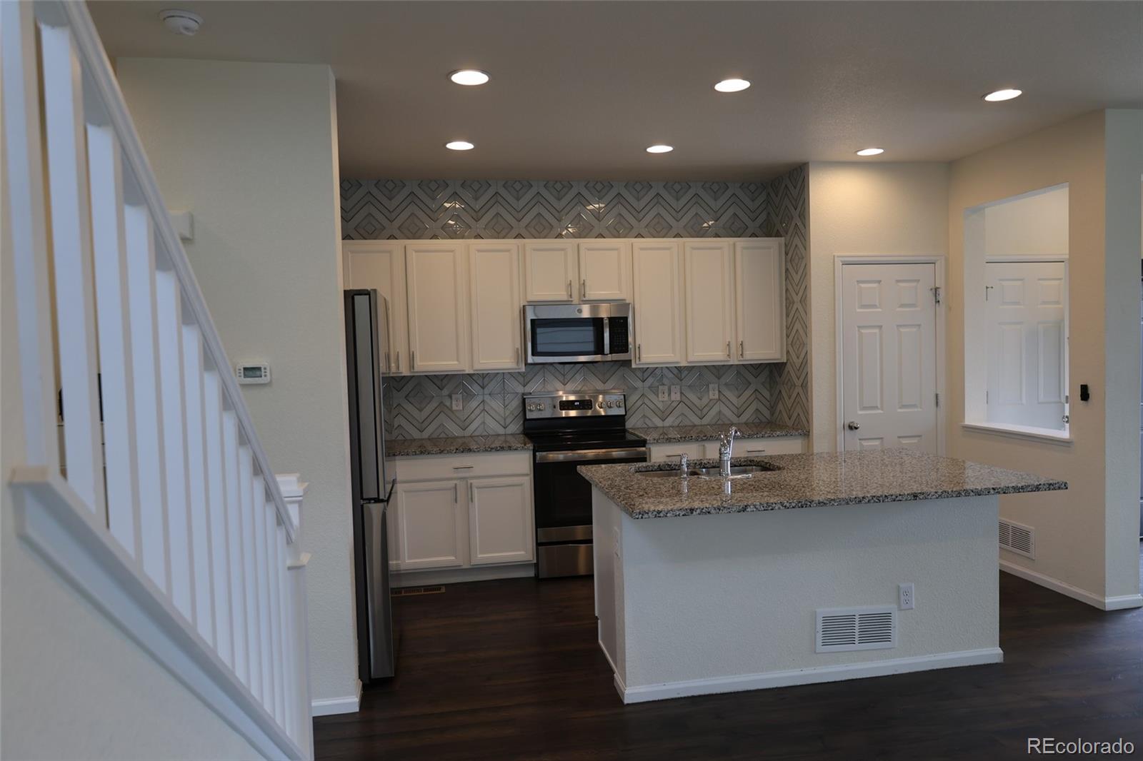 MLS Image #7 for 6517 n cathay street,denver, Colorado