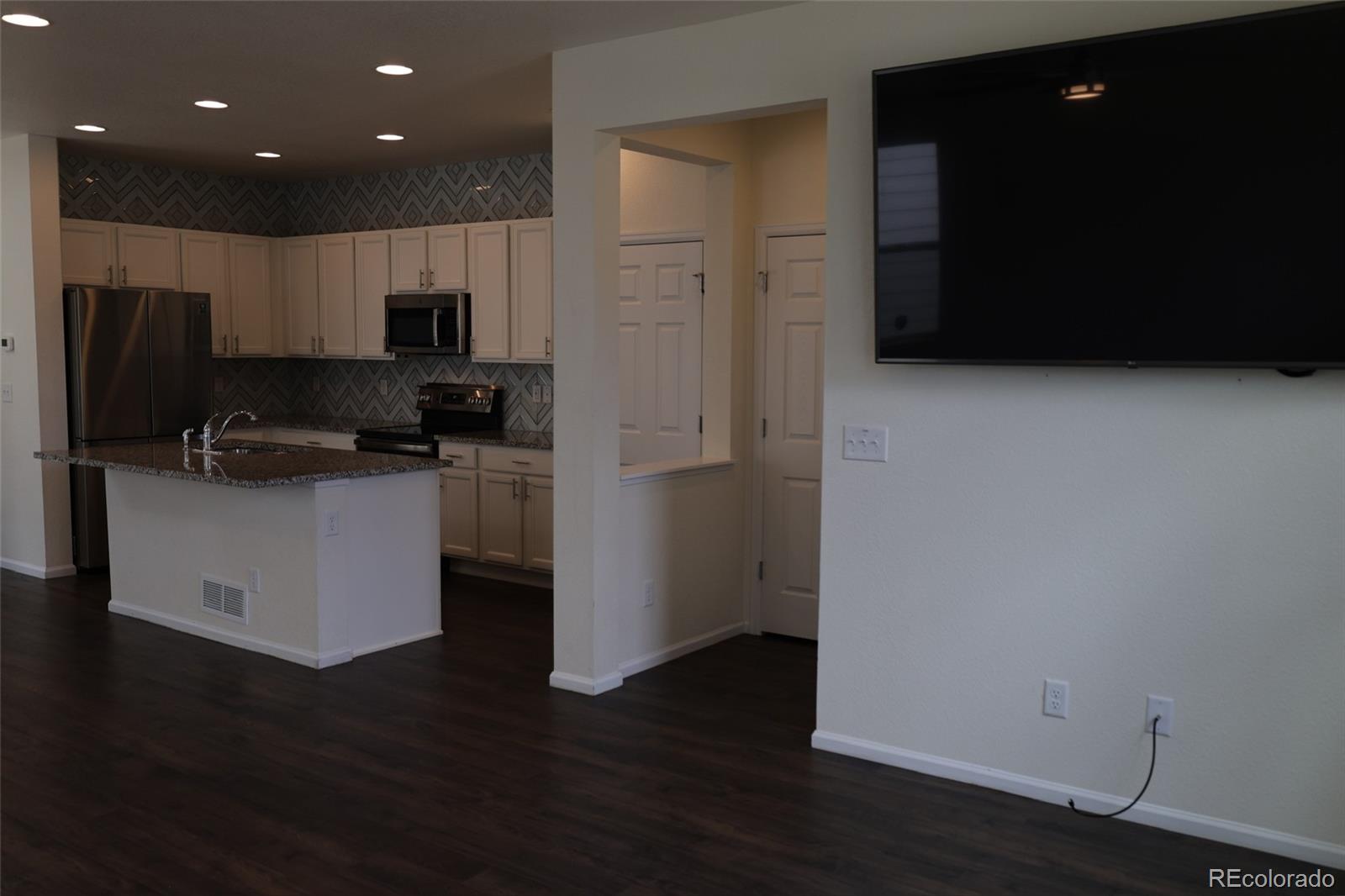 MLS Image #9 for 6517 n cathay street,denver, Colorado