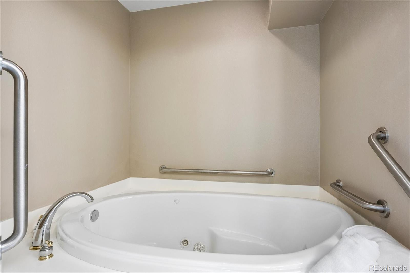 MLS Image #17 for 9200 e cherry creek south drive,denver, Colorado