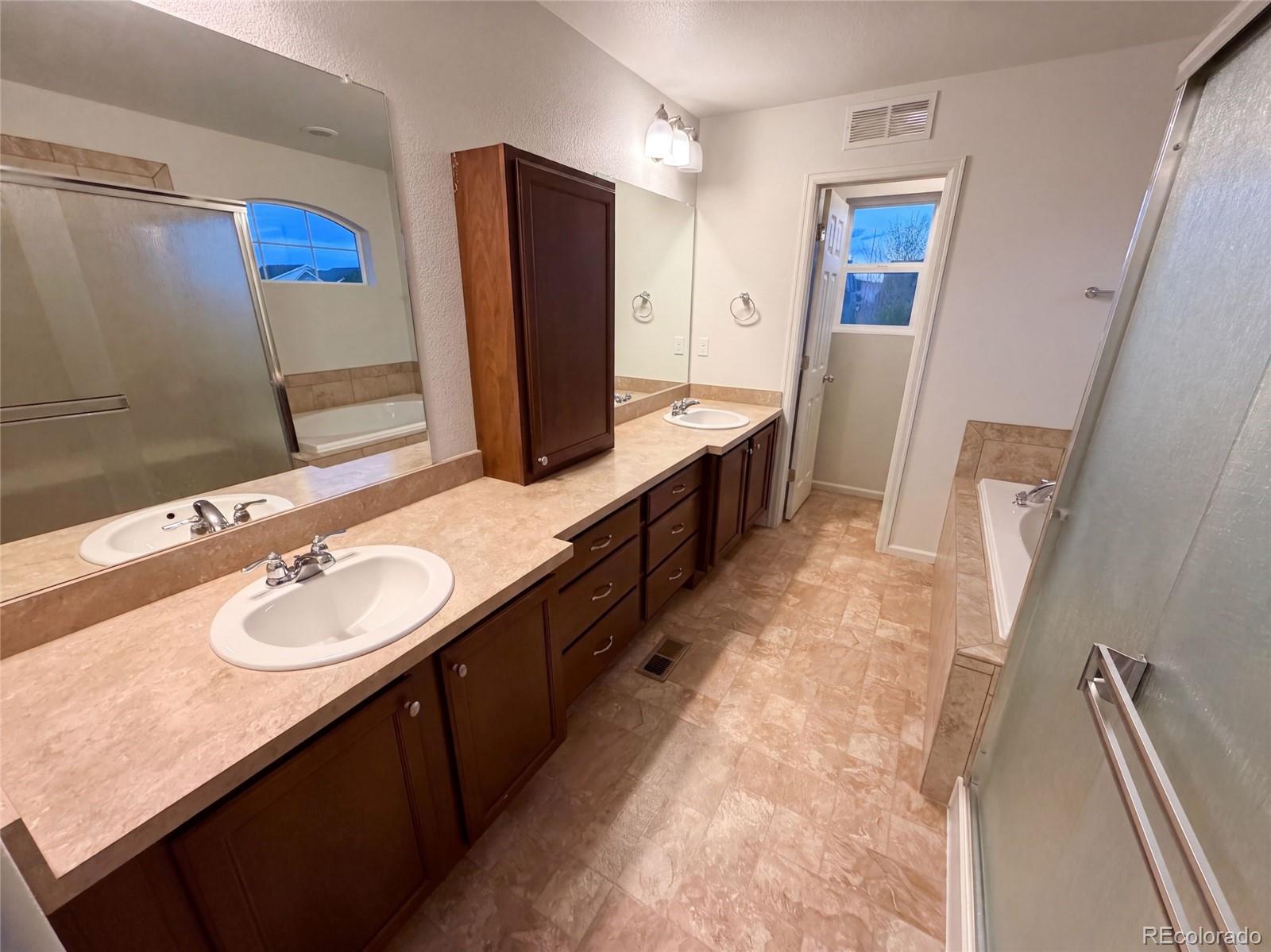 MLS Image #23 for 5573  killarney court,denver, Colorado