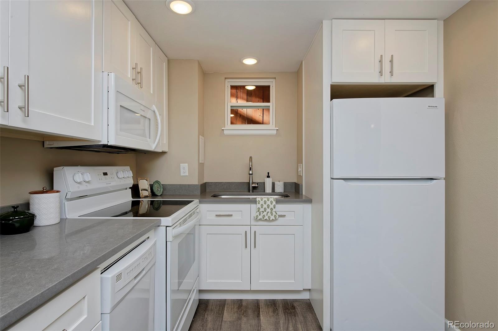 MLS Image #33 for 915 n clarkson street,denver, Colorado