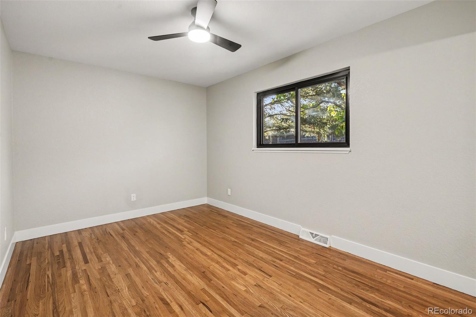 MLS Image #11 for 559  elbert way,denver, Colorado