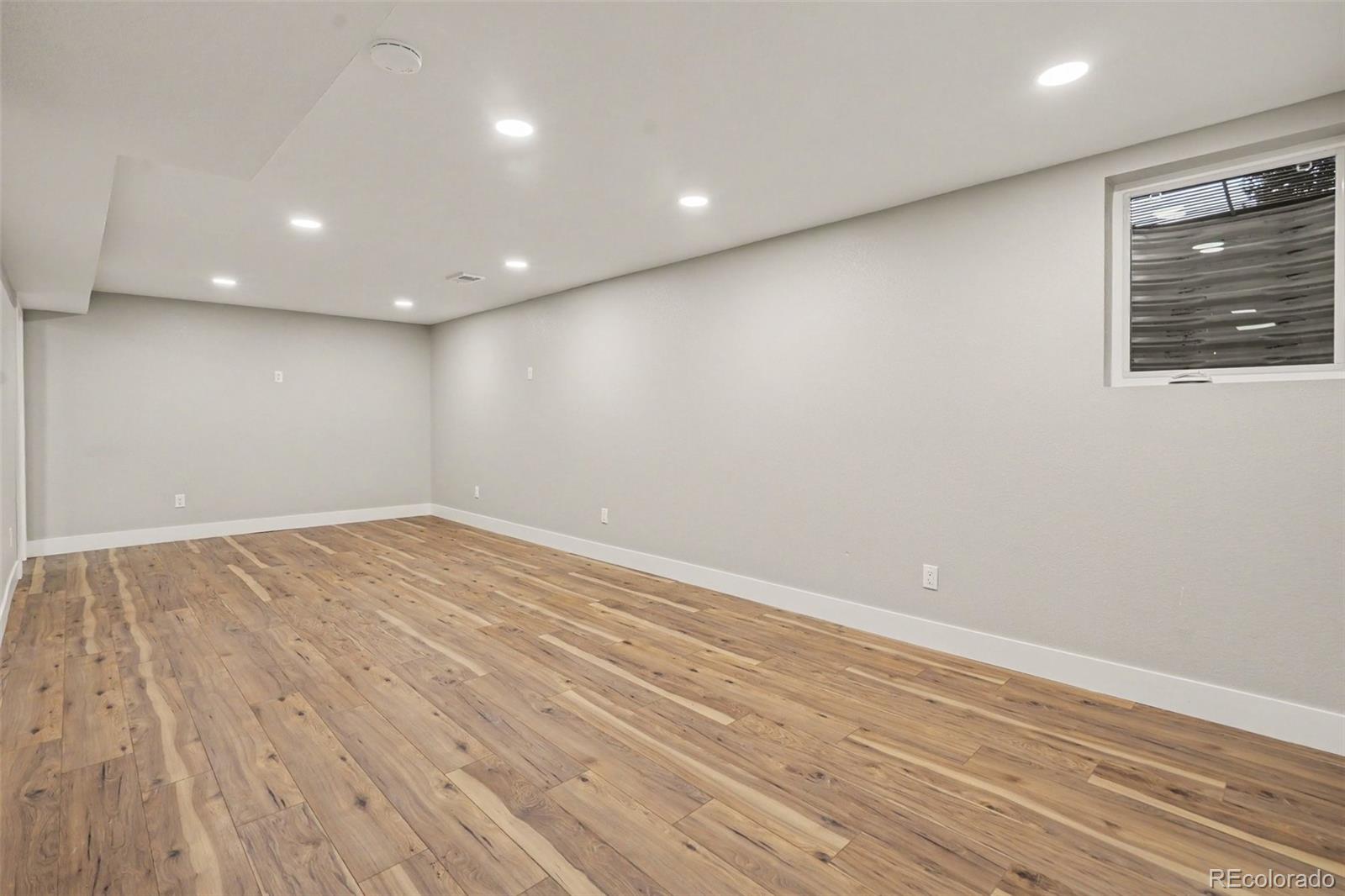 MLS Image #18 for 559  elbert way,denver, Colorado
