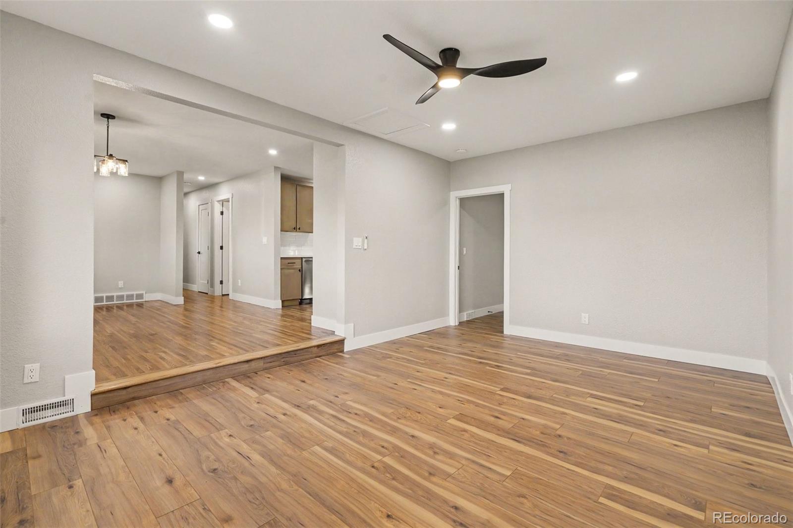 MLS Image #8 for 559  elbert way,denver, Colorado