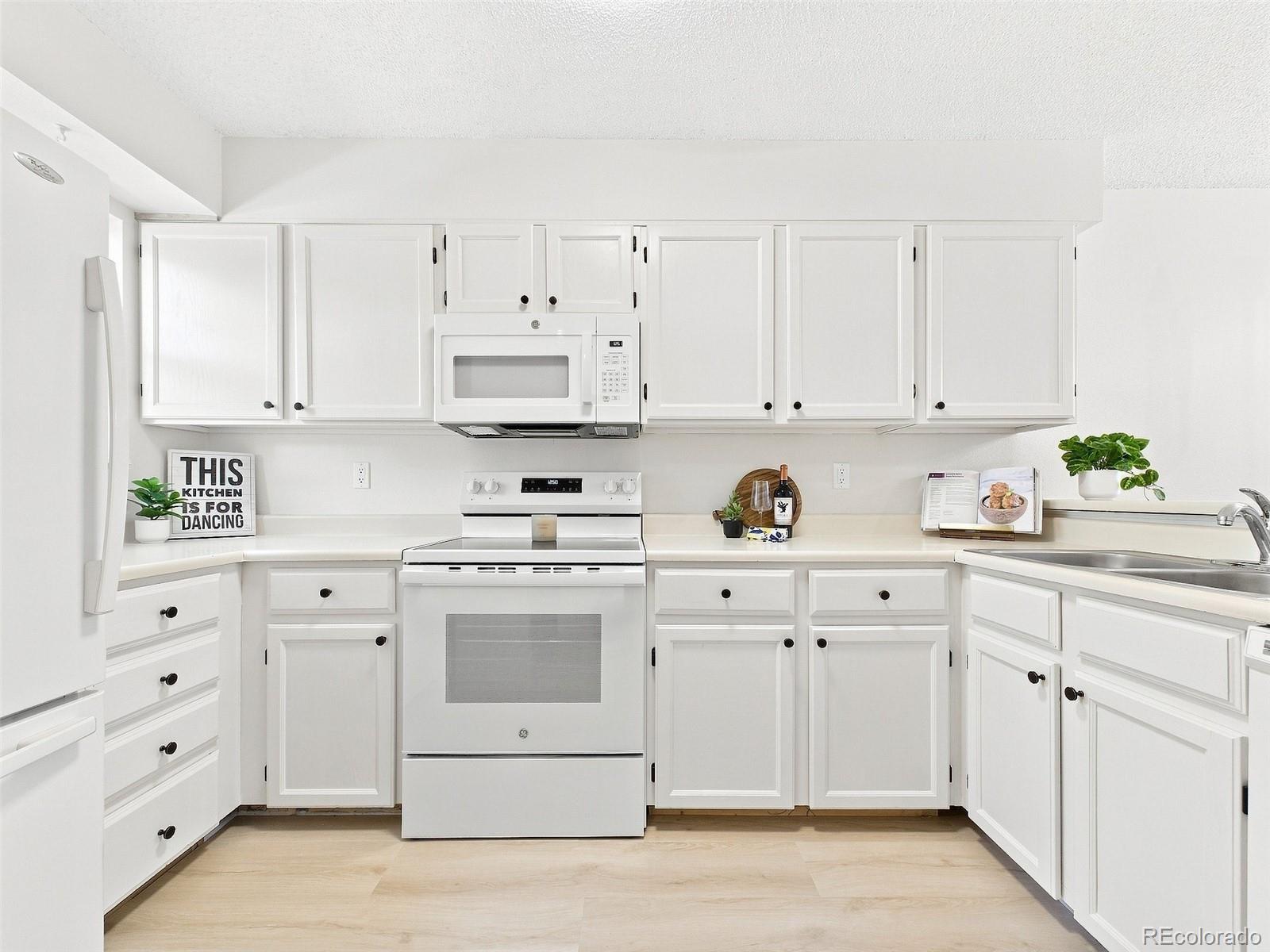 MLS Image #4 for 11155 w 17th avenue,denver, Colorado
