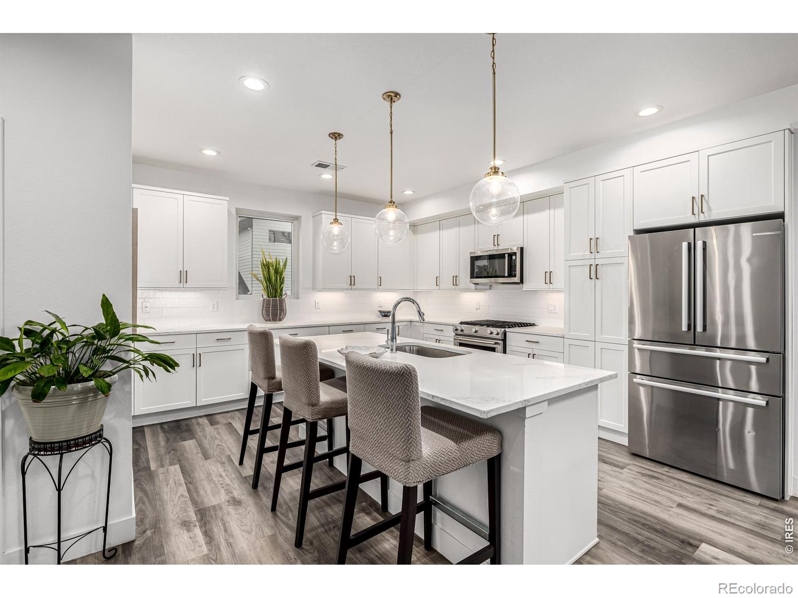 MLS Image #11 for 6820 e lowry boulevard,denver, Colorado