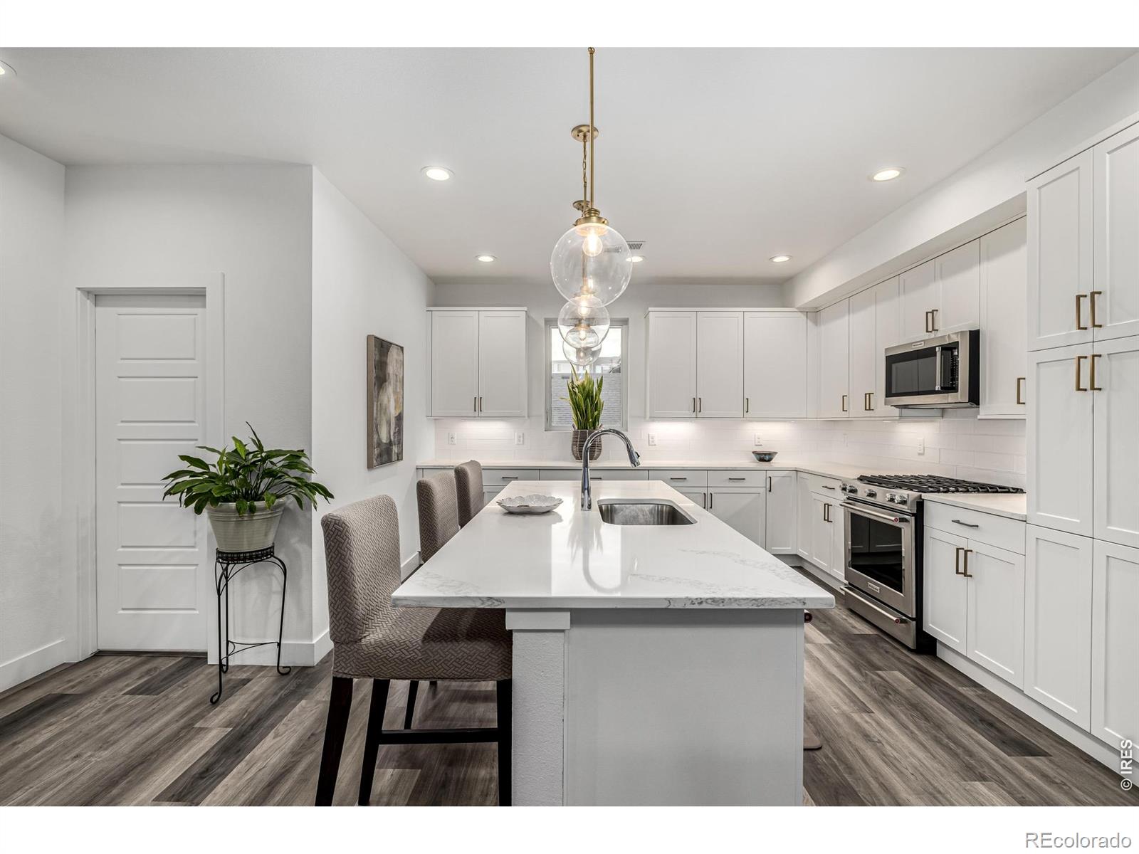 MLS Image #13 for 6820 e lowry boulevard,denver, Colorado