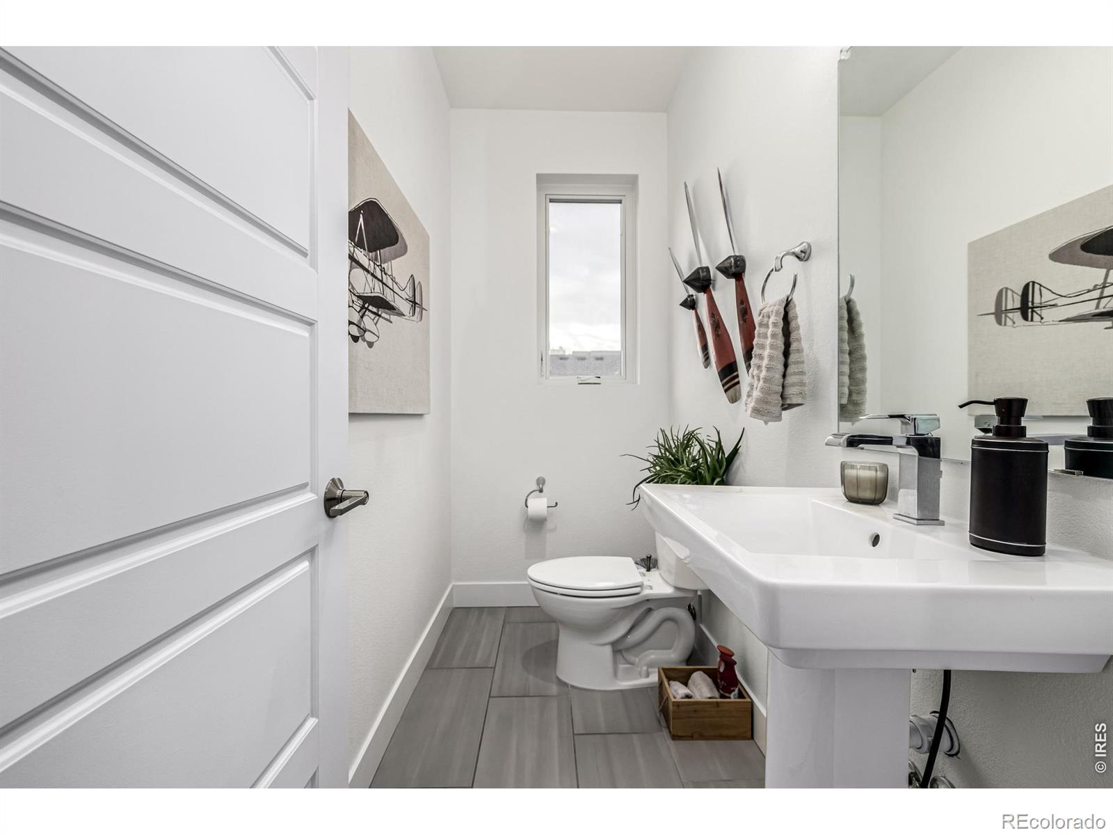 MLS Image #17 for 6820 e lowry boulevard,denver, Colorado