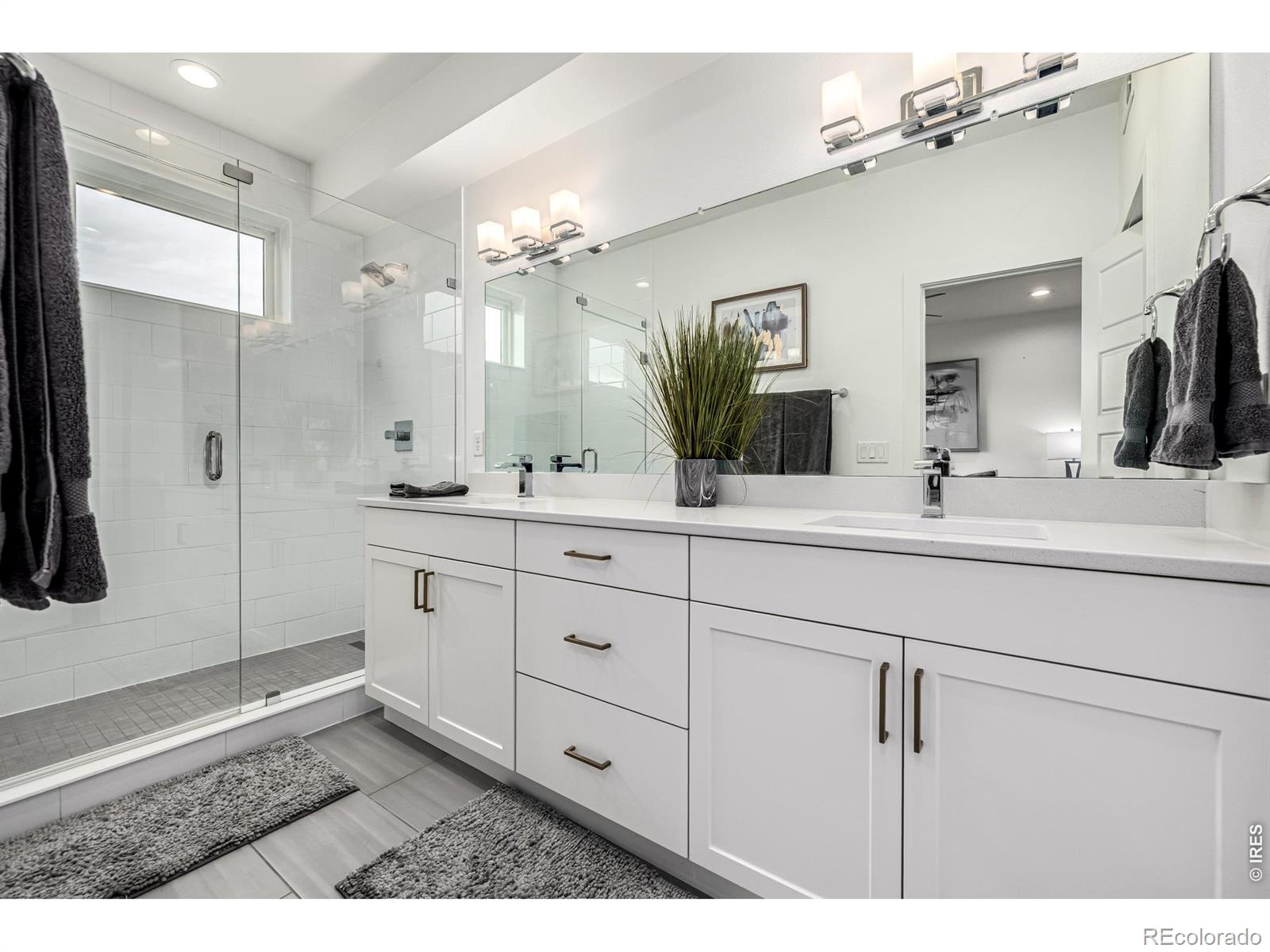 MLS Image #24 for 6820 e lowry boulevard,denver, Colorado