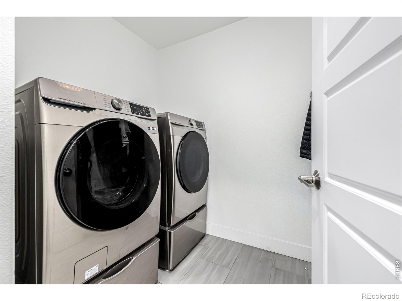 MLS Image #26 for 6820 e lowry boulevard,denver, Colorado
