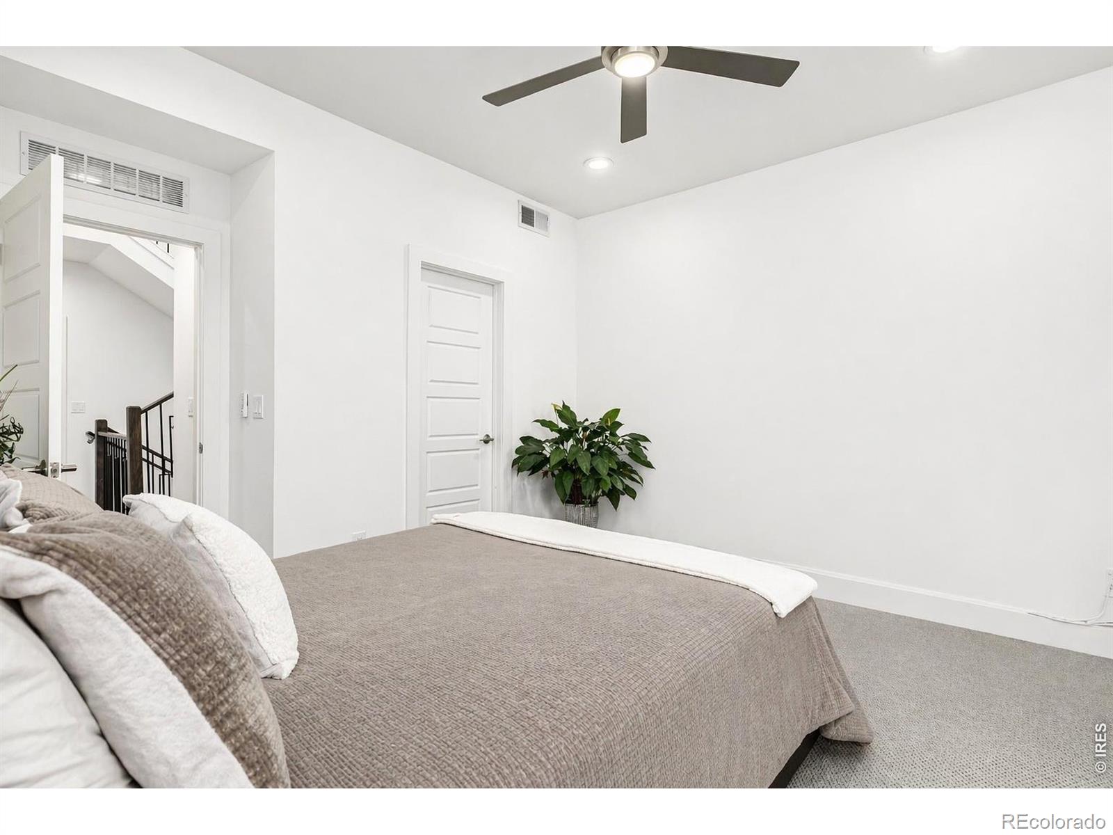 MLS Image #27 for 6820 e lowry boulevard,denver, Colorado