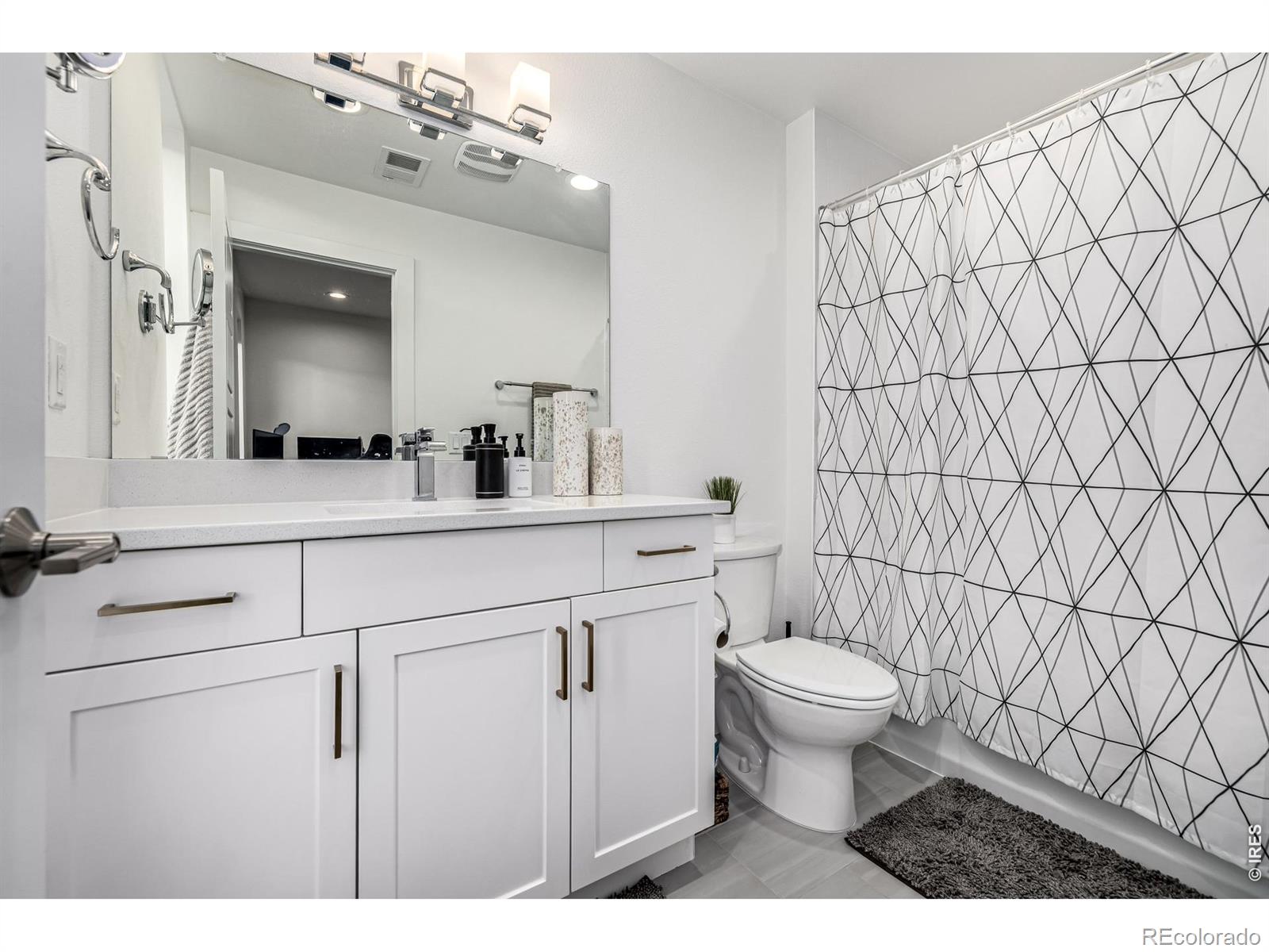 MLS Image #28 for 6820 e lowry boulevard,denver, Colorado