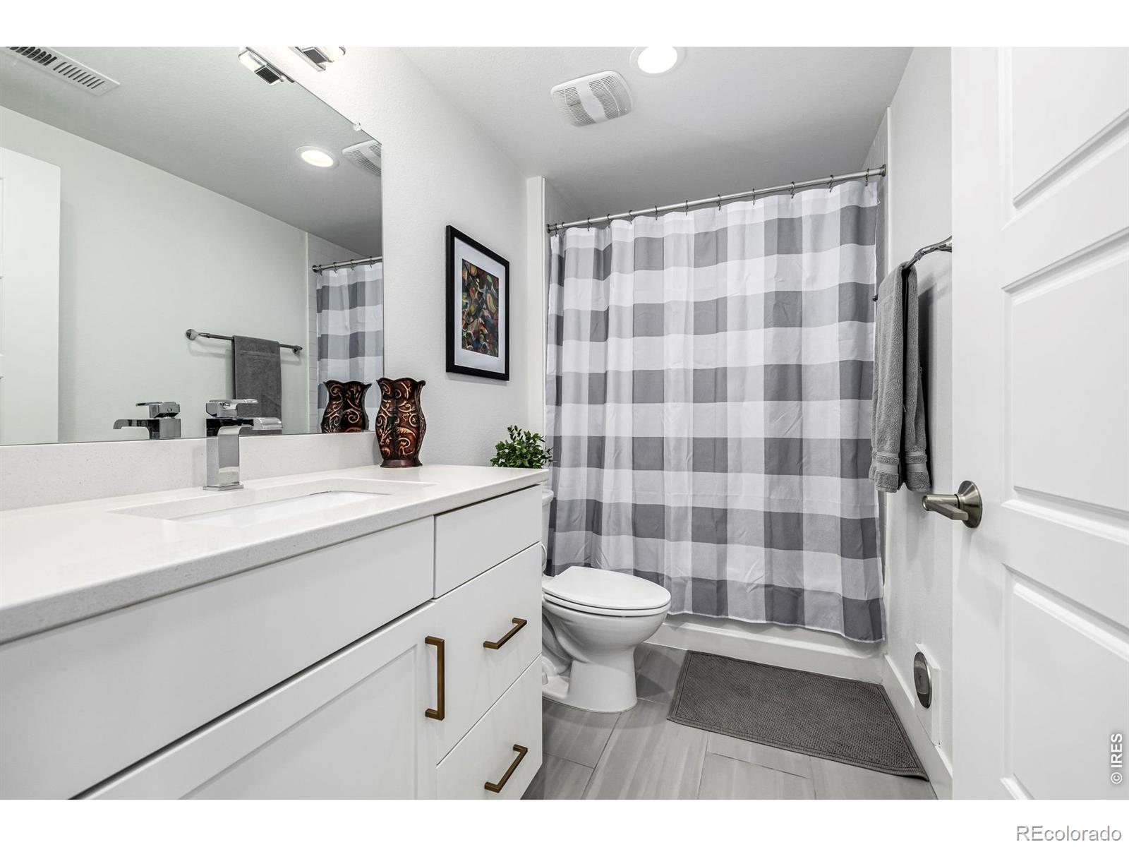 MLS Image #31 for 6820 e lowry boulevard,denver, Colorado