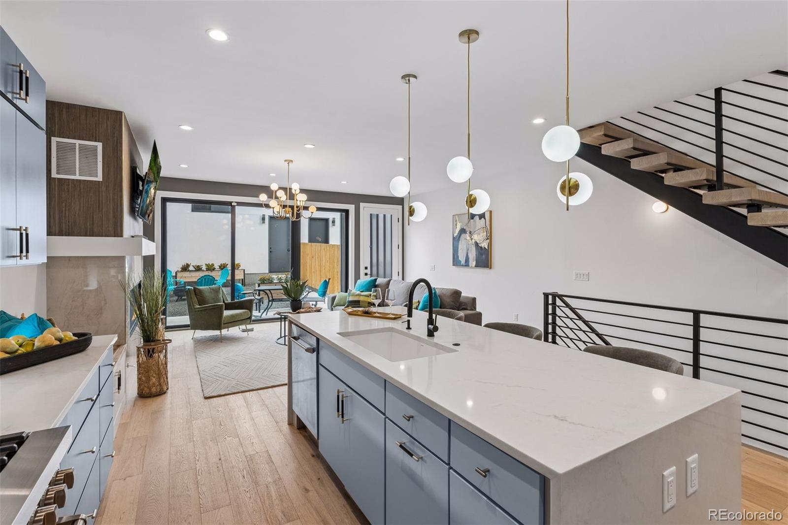 MLS Image #13 for 2526 s lincoln street,denver, Colorado