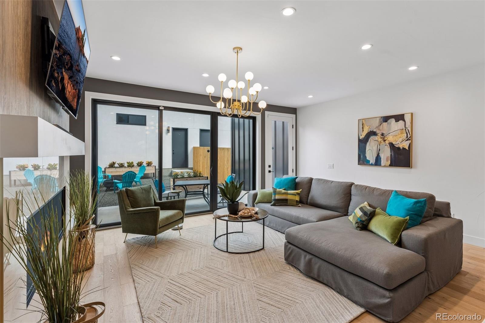 MLS Image #14 for 2526 s lincoln street,denver, Colorado