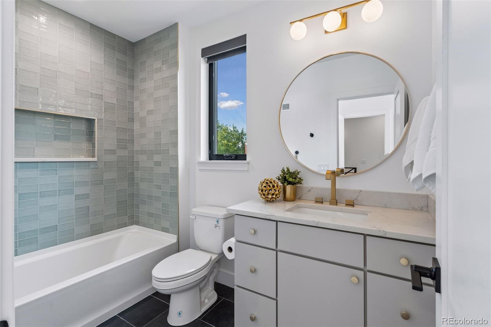 MLS Image #29 for 2526 s lincoln street,denver, Colorado