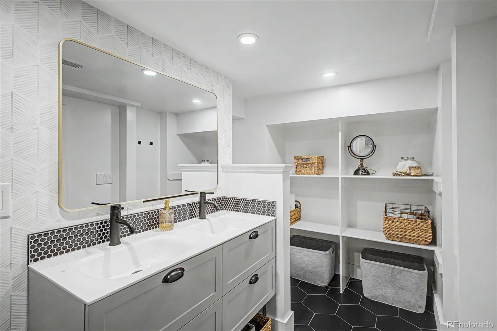 MLS Image #24 for 2051 s sherman street,denver, Colorado