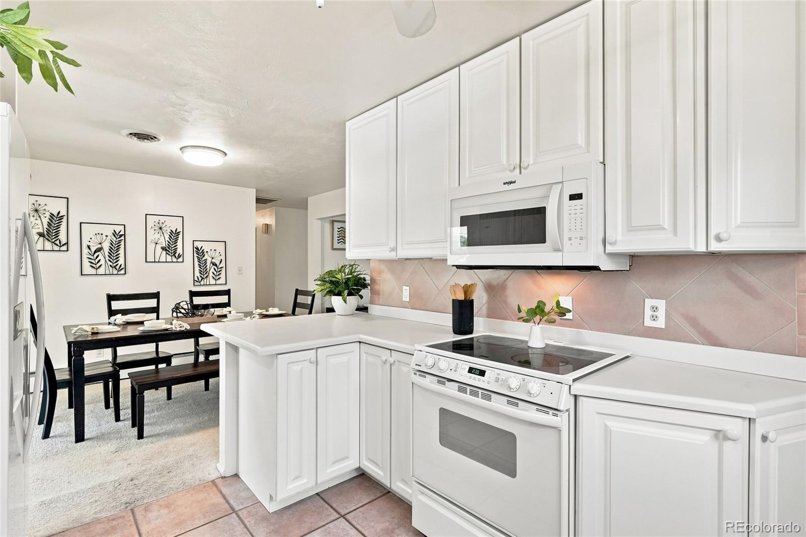 MLS Image #14 for 3200 s university boulevard,denver, Colorado