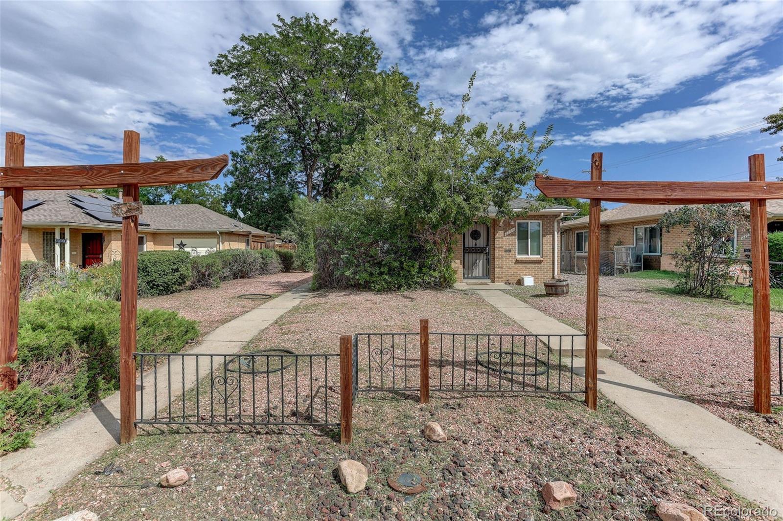 MLS Image #3 for 2314  newport street,denver, Colorado