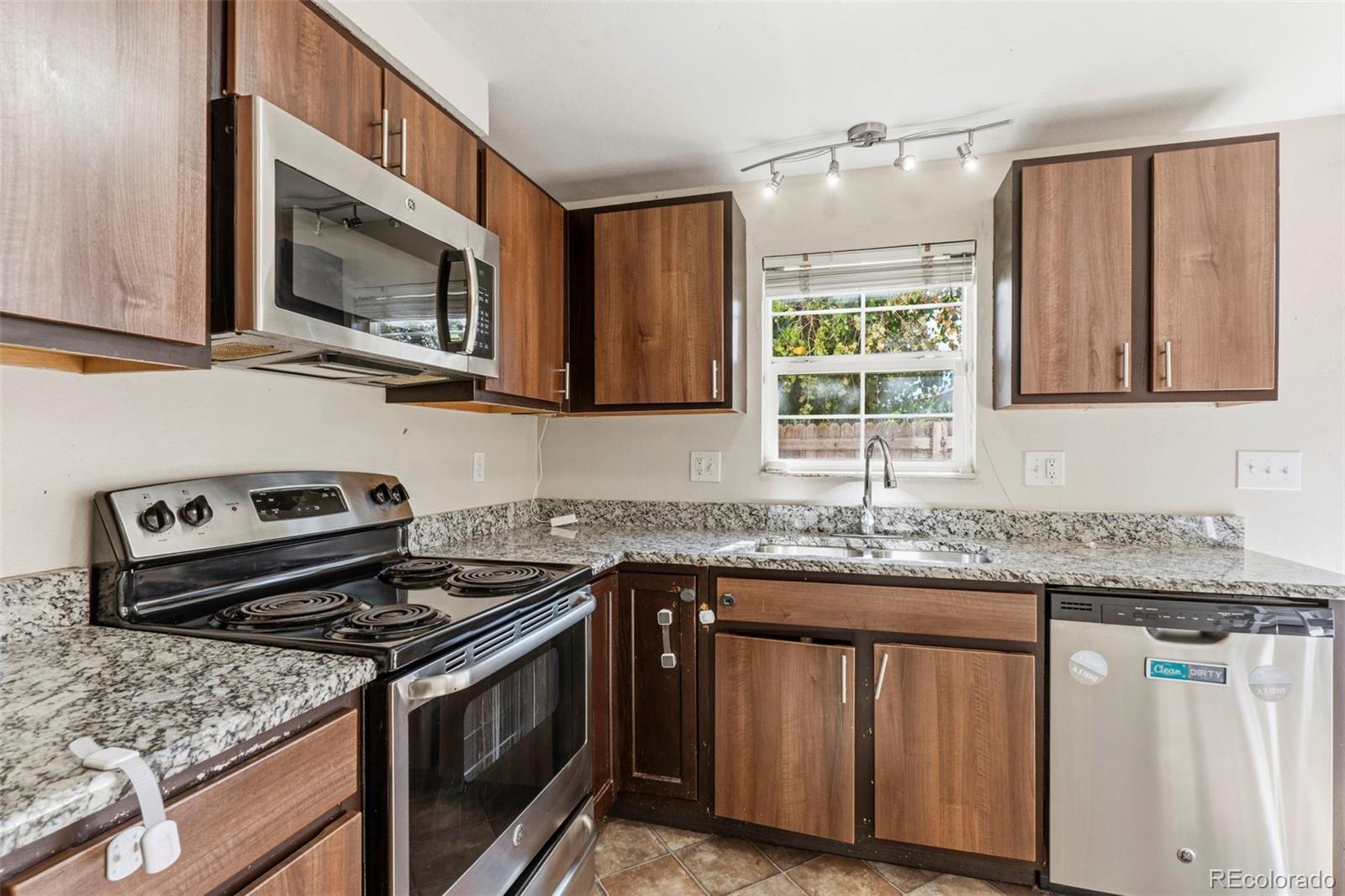 MLS Image #6 for 16495 e 17th place,aurora, Colorado