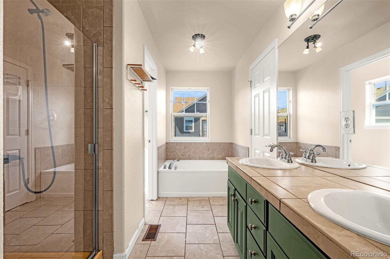 MLS Image #12 for 848  wahsatch ridge point,colorado springs, Colorado