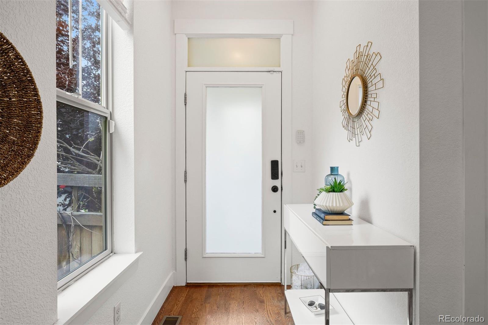 MLS Image #11 for 10691 e 28th avenue,denver, Colorado