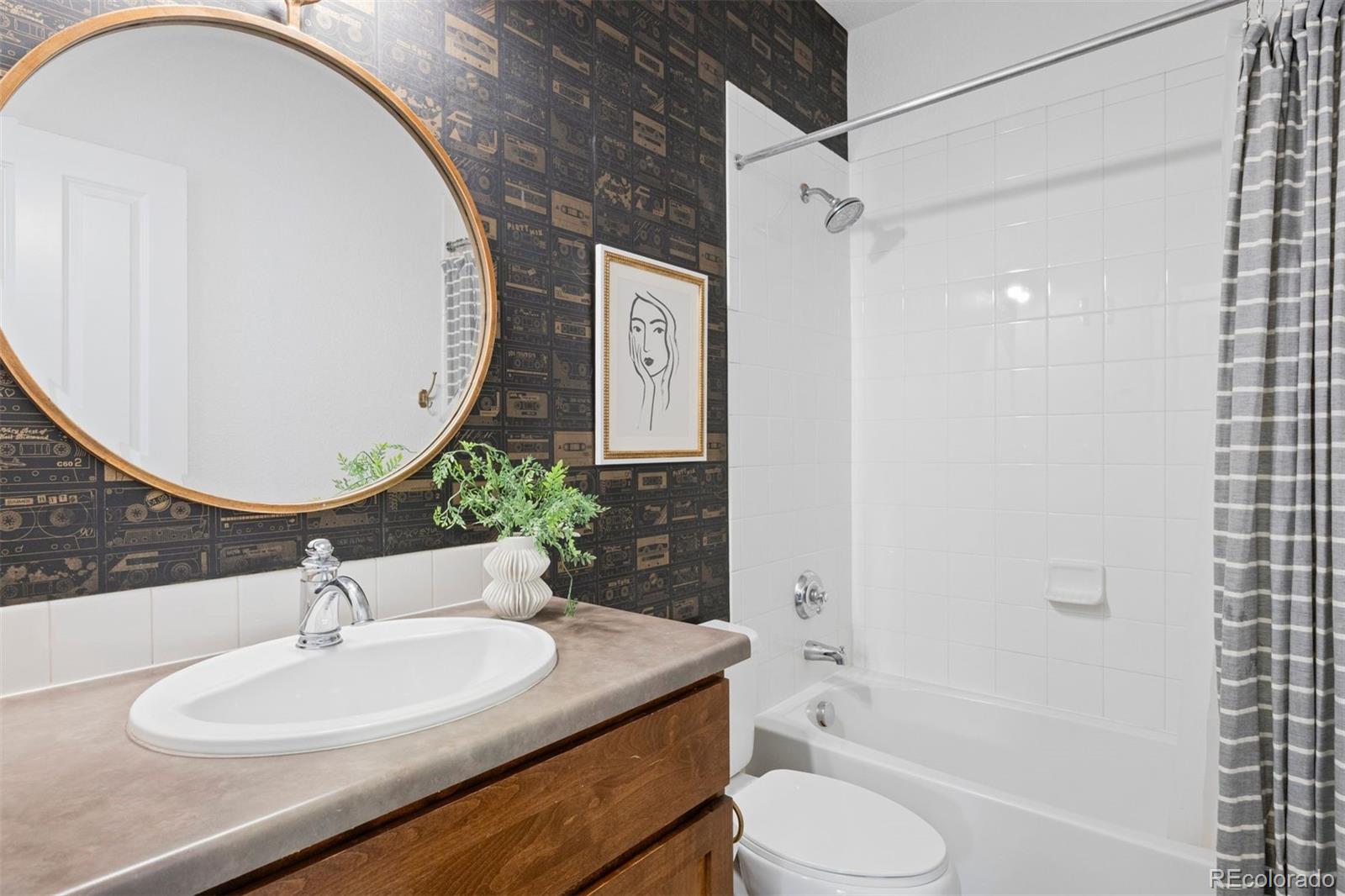 MLS Image #21 for 10691 e 28th avenue,denver, Colorado