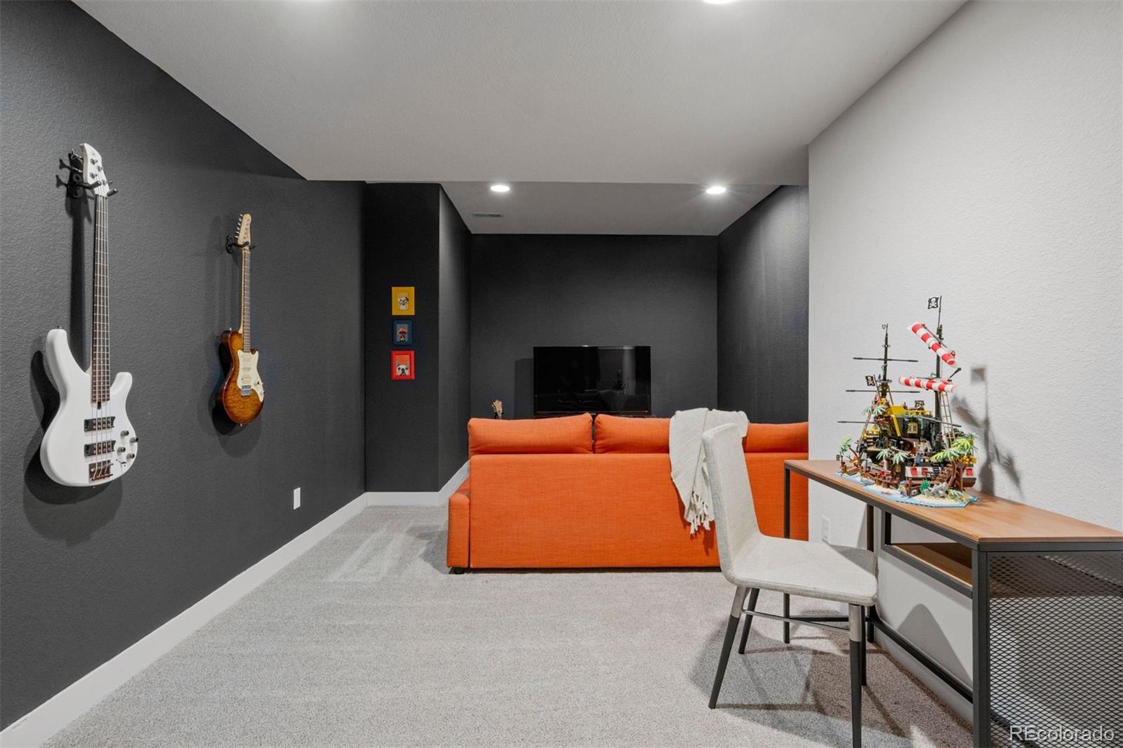 MLS Image #28 for 10691 e 28th avenue,denver, Colorado