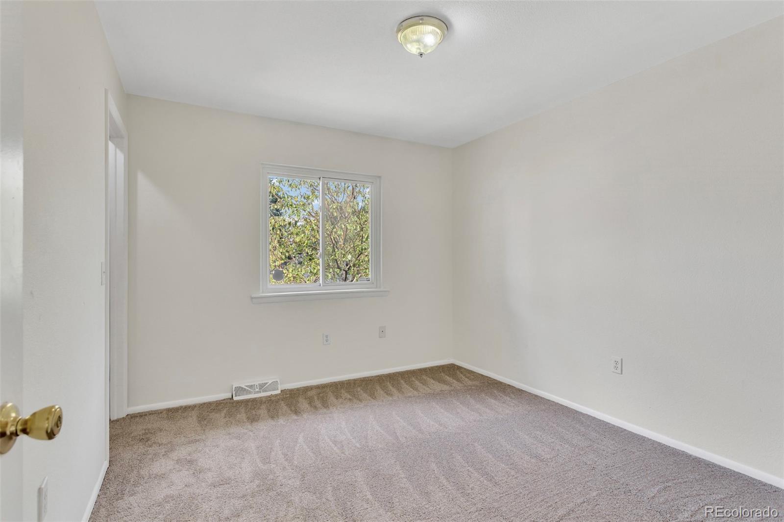 MLS Image #11 for 9190 e 19th avenue,aurora, Colorado